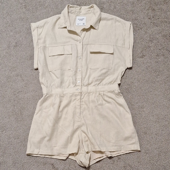 Abercrombie & Fitch Pants - Abercrombie & Fitch Cream Collared Shirt